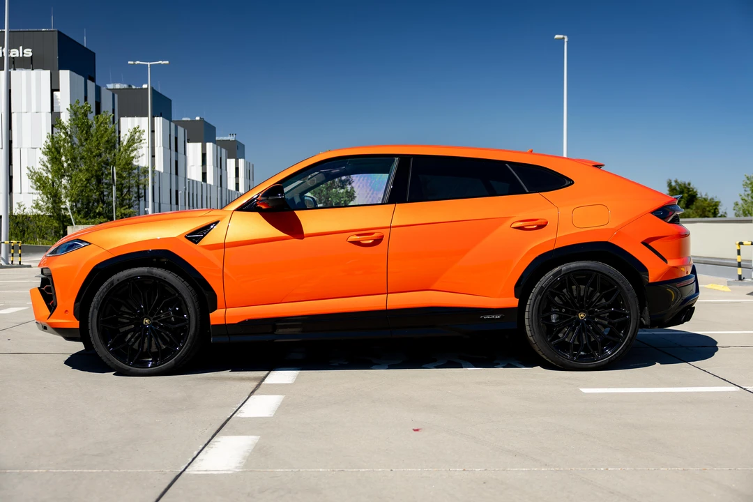 2026 Lamborghini Urus SE - Image 8 of 31