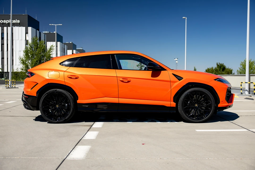 2026 Lamborghini Urus SE - Image 4 of 31