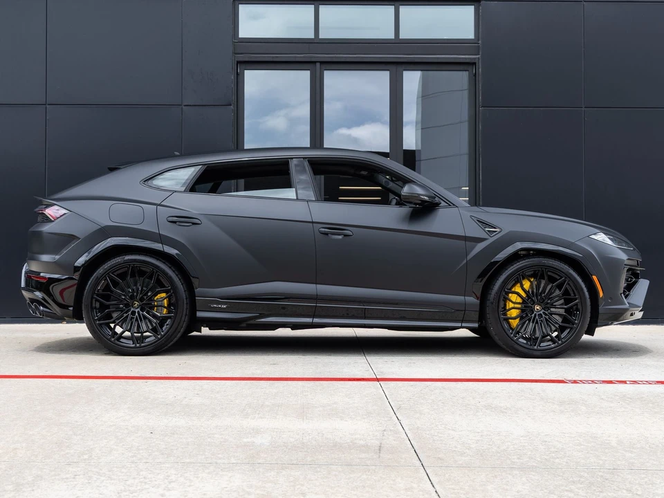 2026 Lamborghini Urus SE - Image 10 of 31