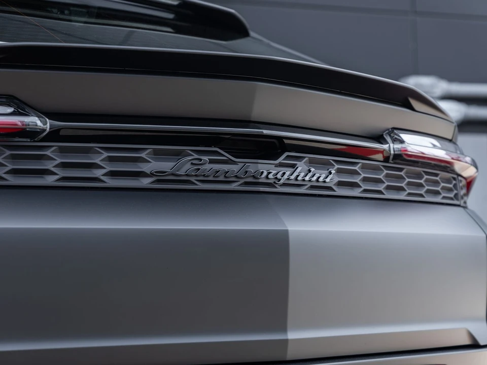 2026 Lamborghini Urus SE - Image 14 of 31