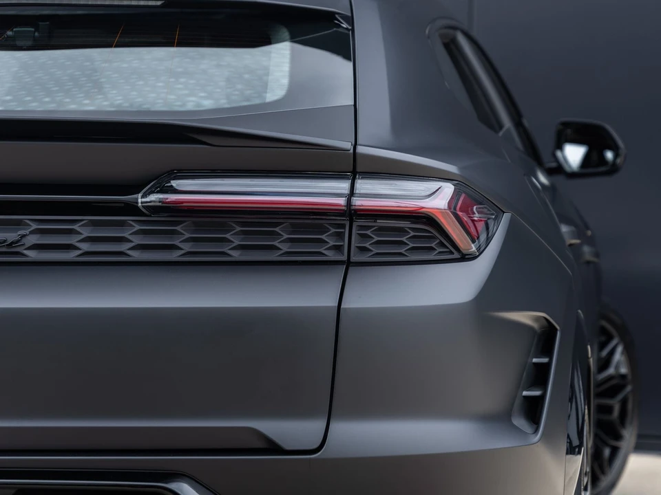 2026 Lamborghini Urus SE - Image 17 of 31