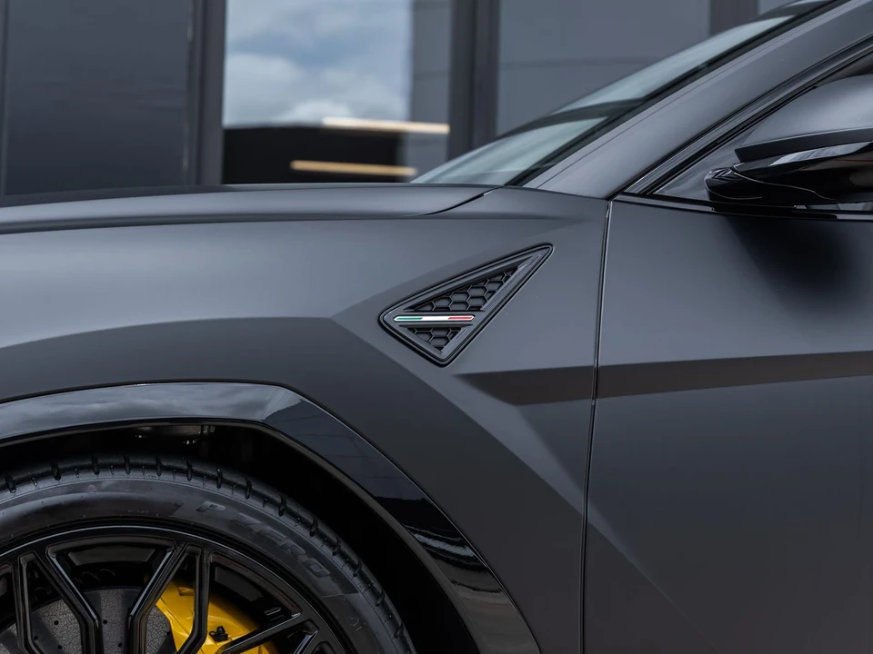 2026 Lamborghini Urus SE - Image 18 of 31
