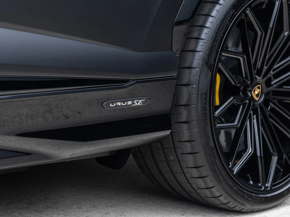 2026 Lamborghini Urus SE - Image 19 of 31