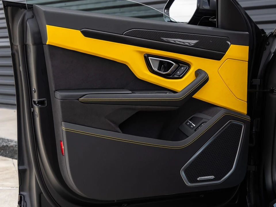 2026 Lamborghini Urus SE - Image 24 of 31