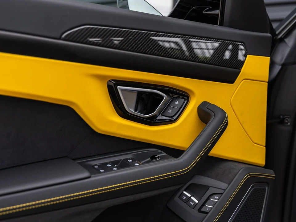 2026 Lamborghini Urus SE - Image 25 of 31