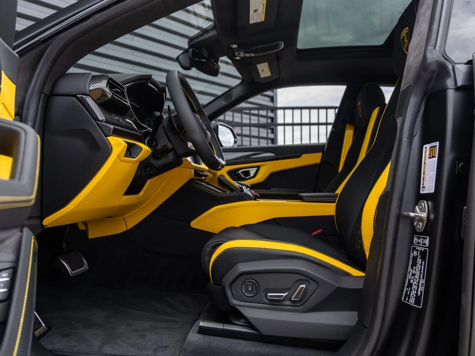2026 Lamborghini Urus SE - Image 26 of 31
