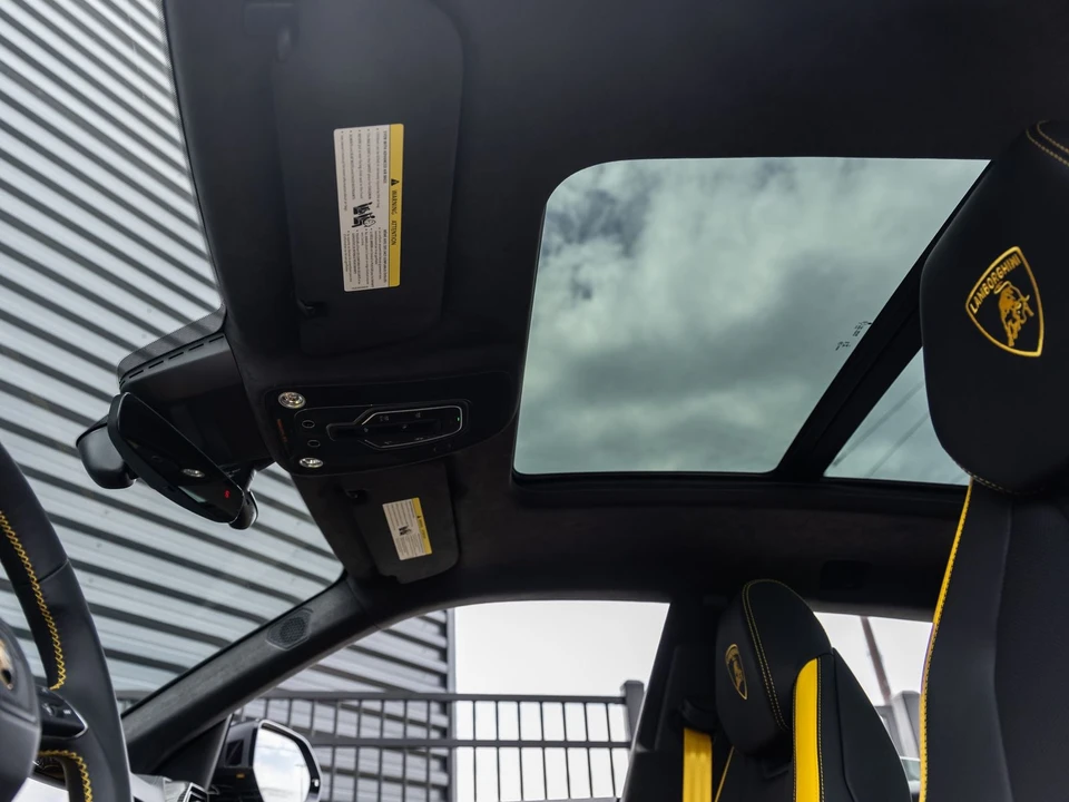 2026 Lamborghini Urus SE - Image 27 of 31