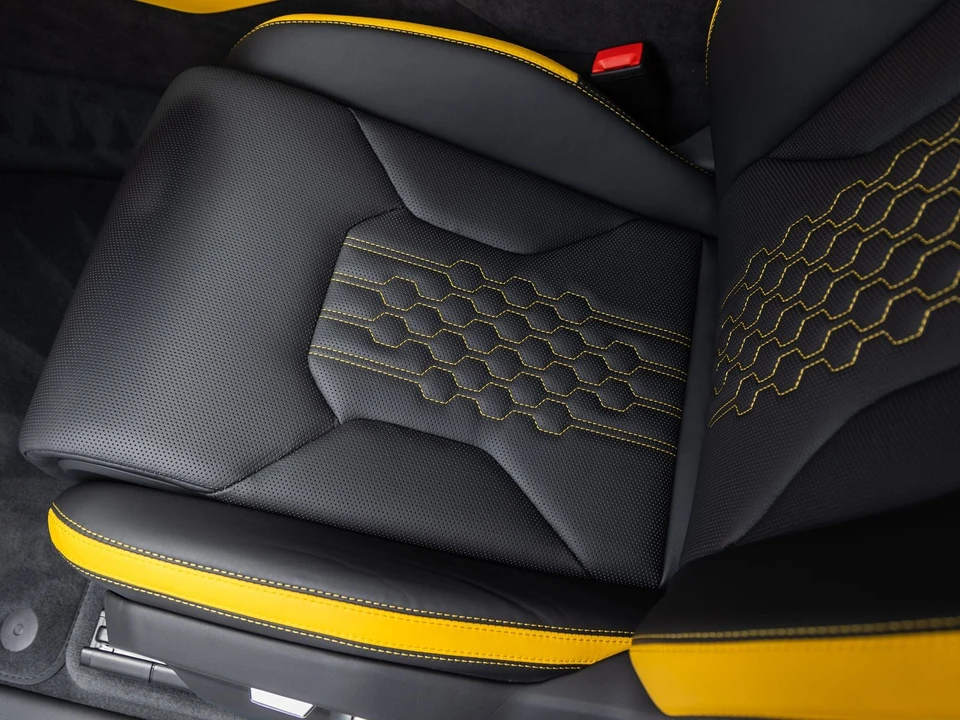 2026 Lamborghini Urus SE - Image 28 of 31