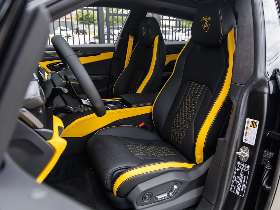 2026 Lamborghini Urus SE - Image 29 of 31