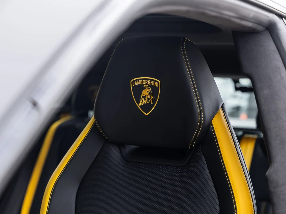 2026 Lamborghini Urus SE - Image 30 of 31