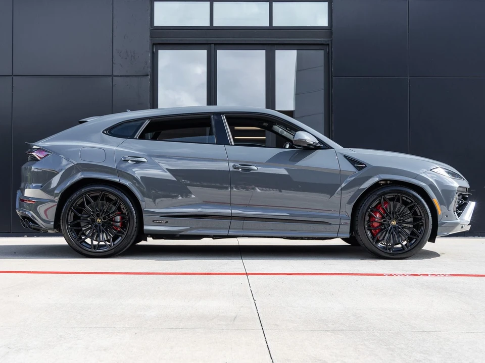 2026 Lamborghini Urus SE - Image 10 of 31