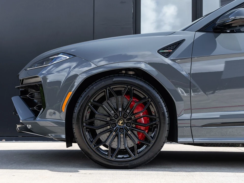 2026 Lamborghini Urus SE - Image 11 of 31