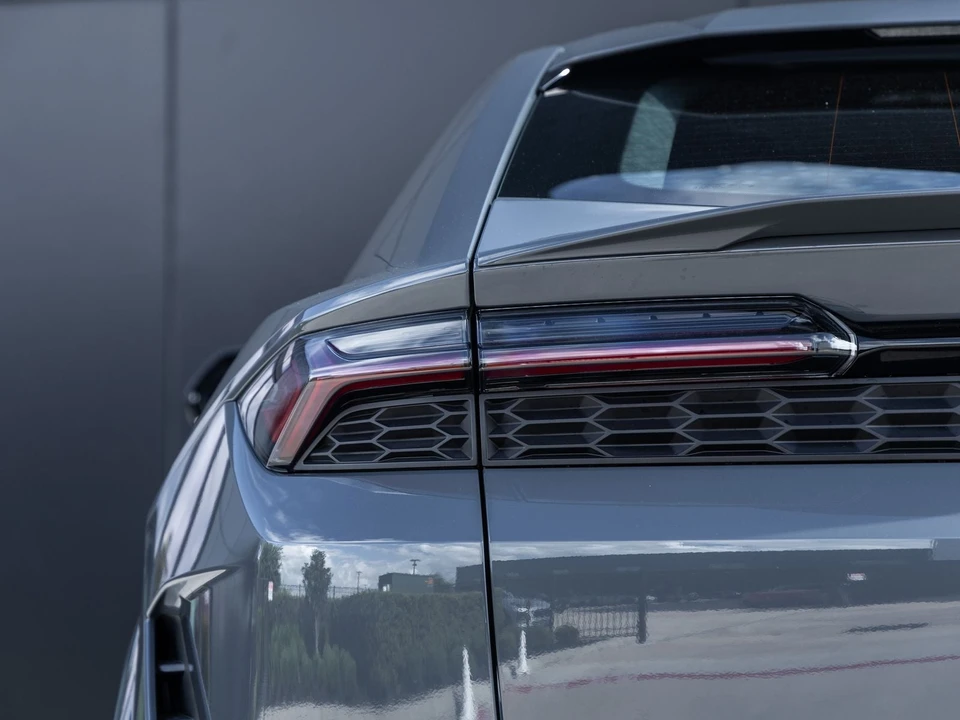 2026 Lamborghini Urus SE - Image 12 of 31