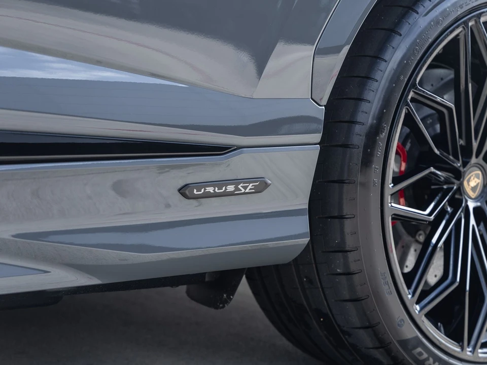 2026 Lamborghini Urus SE - Image 16 of 31