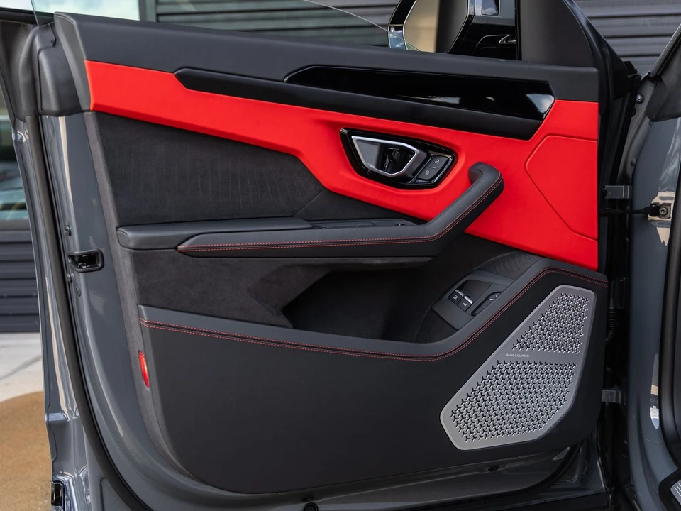 2026 Lamborghini Urus SE - Image 22 of 31