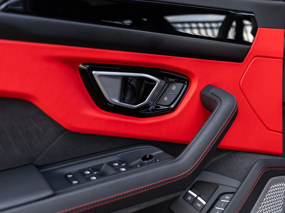 2026 Lamborghini Urus SE - Image 23 of 31