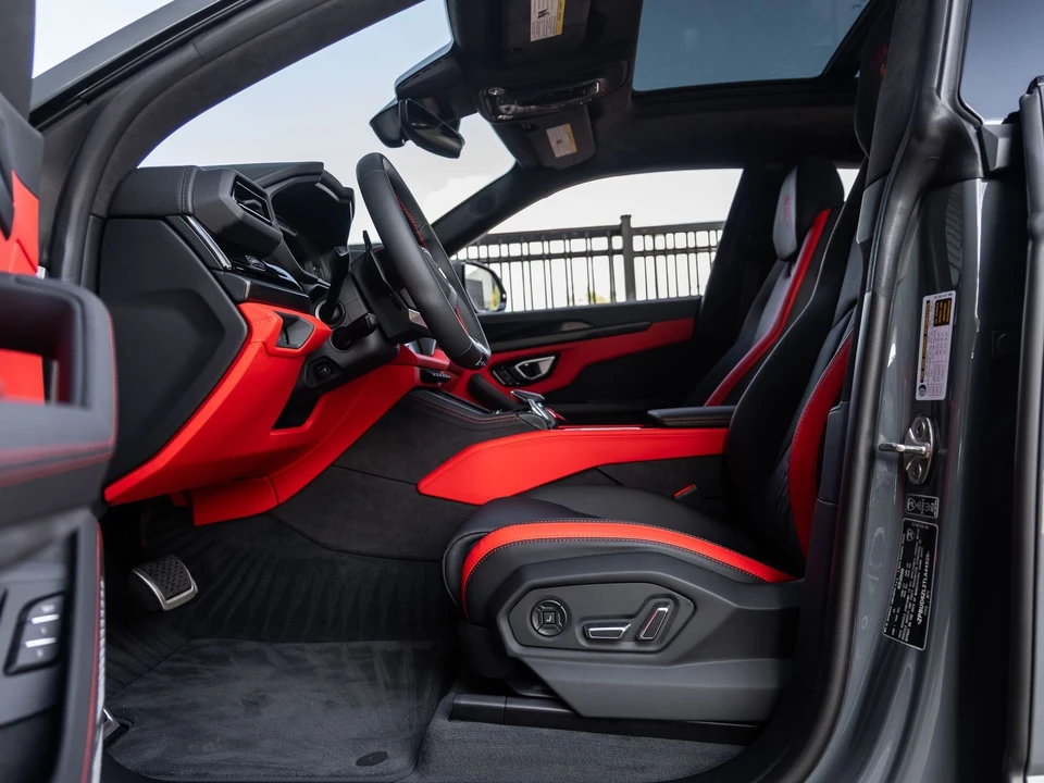 2026 Lamborghini Urus SE - Image 25 of 31
