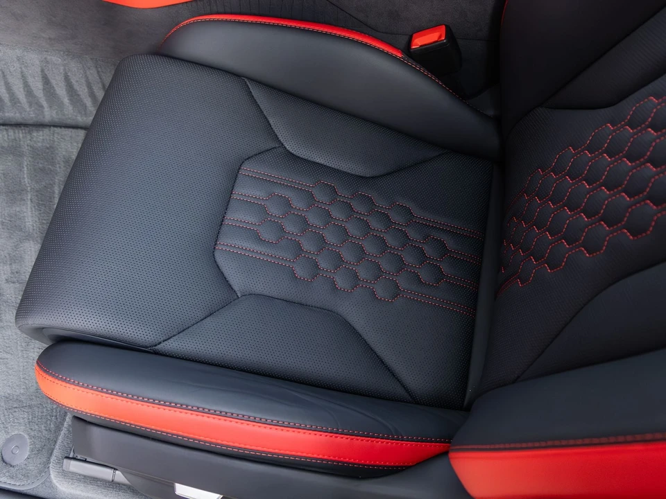 2026 Lamborghini Urus SE - Image 27 of 31