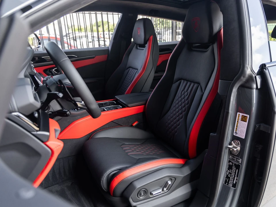 2026 Lamborghini Urus SE - Image 28 of 31