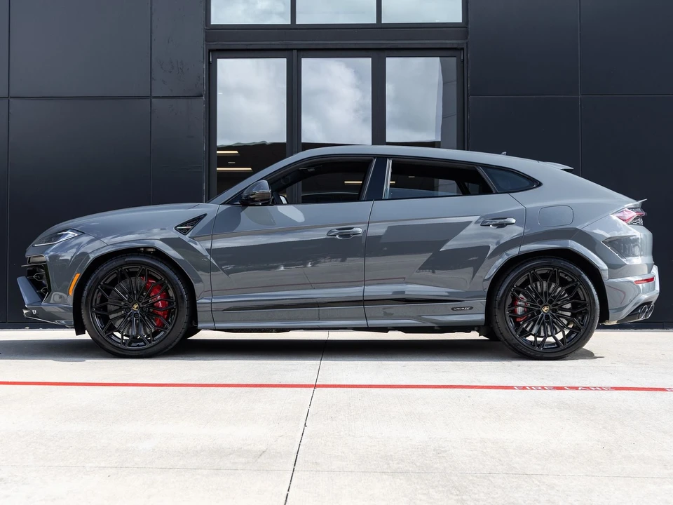 2026 Lamborghini Urus SE - Image 9 of 31