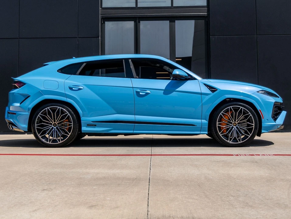 2026 Lamborghini Urus SE - Image 10 of 31
