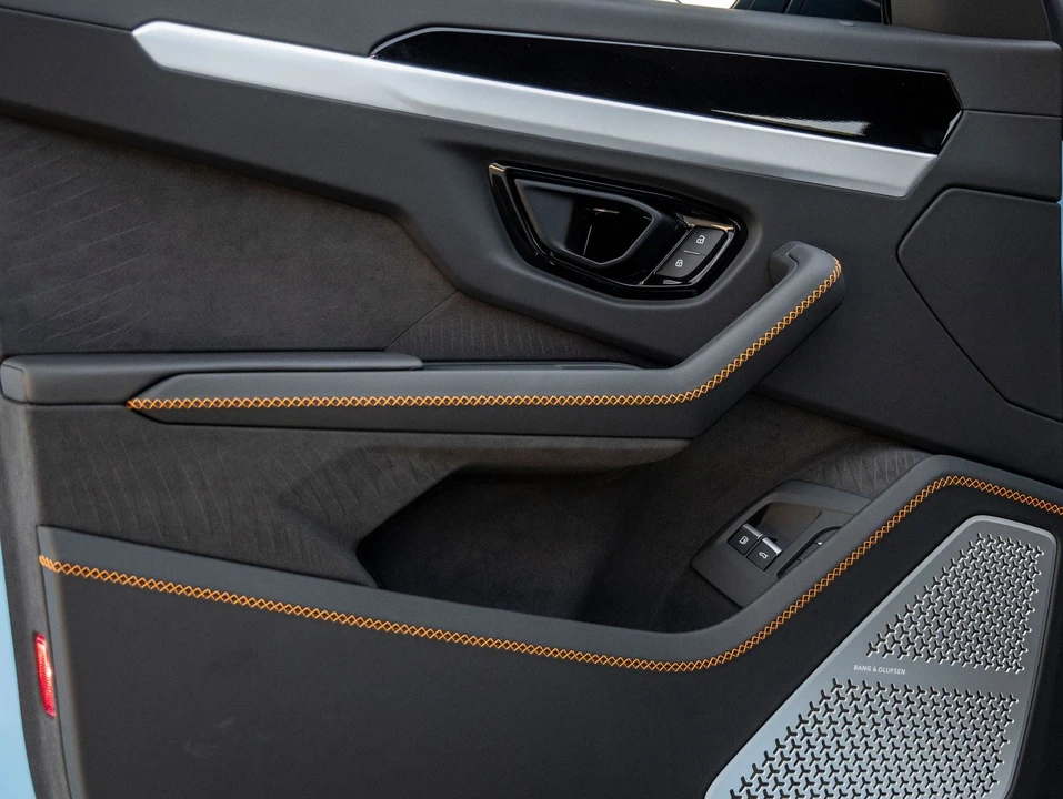 2026 Lamborghini Urus SE - Image 20 of 31