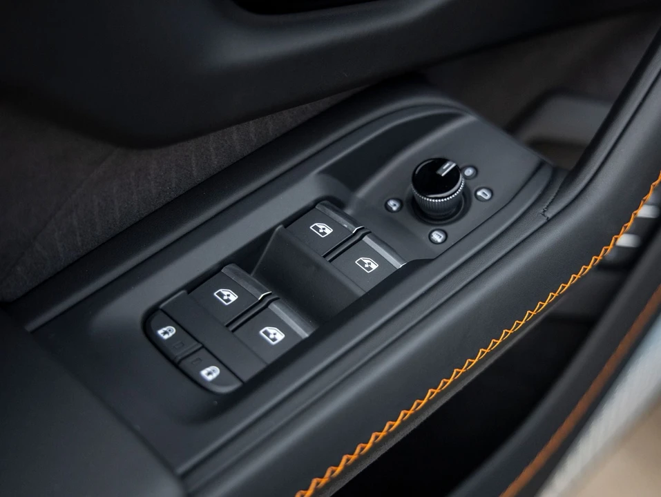 2026 Lamborghini Urus SE - Image 22 of 31