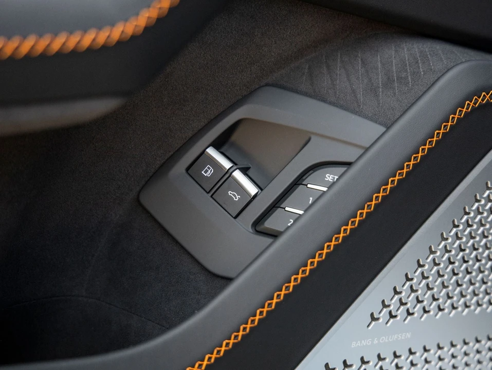 2026 Lamborghini Urus SE - Image 23 of 31