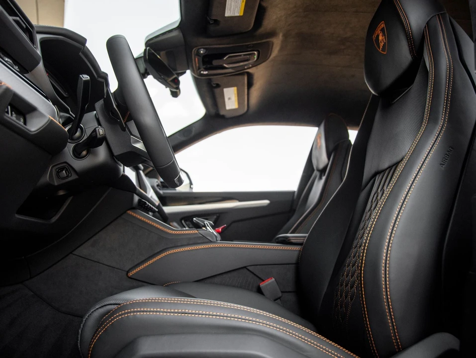 2026 Lamborghini Urus SE - Image 26 of 31