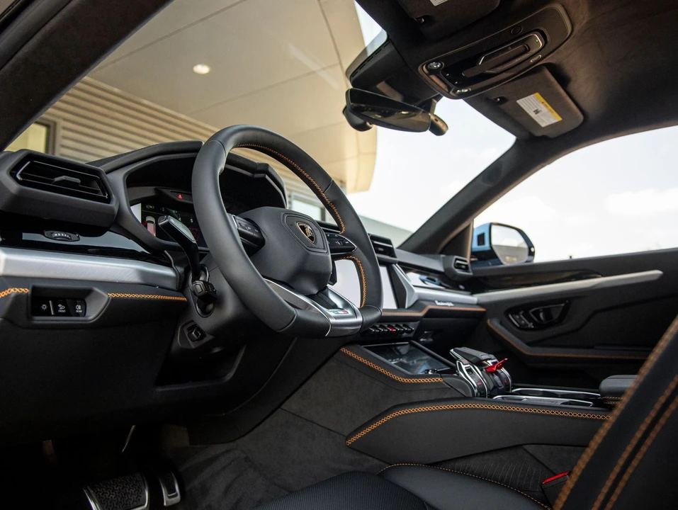 2026 Lamborghini Urus SE - Image 28 of 31