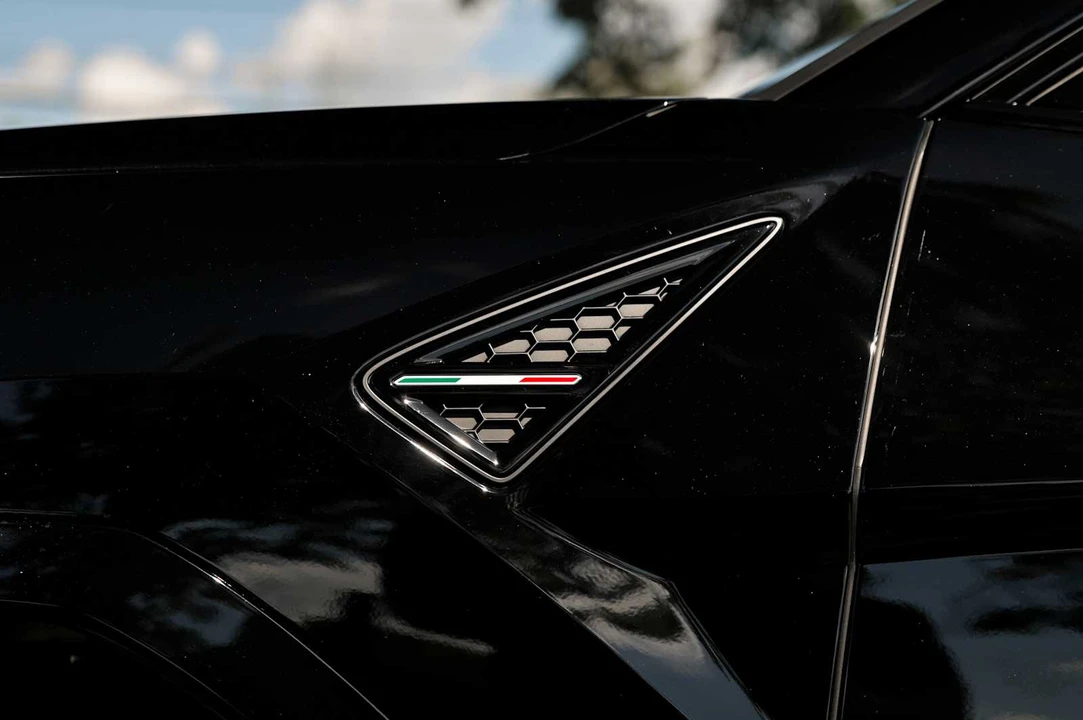 2026 Lamborghini Urus SE - Image 14 of 31