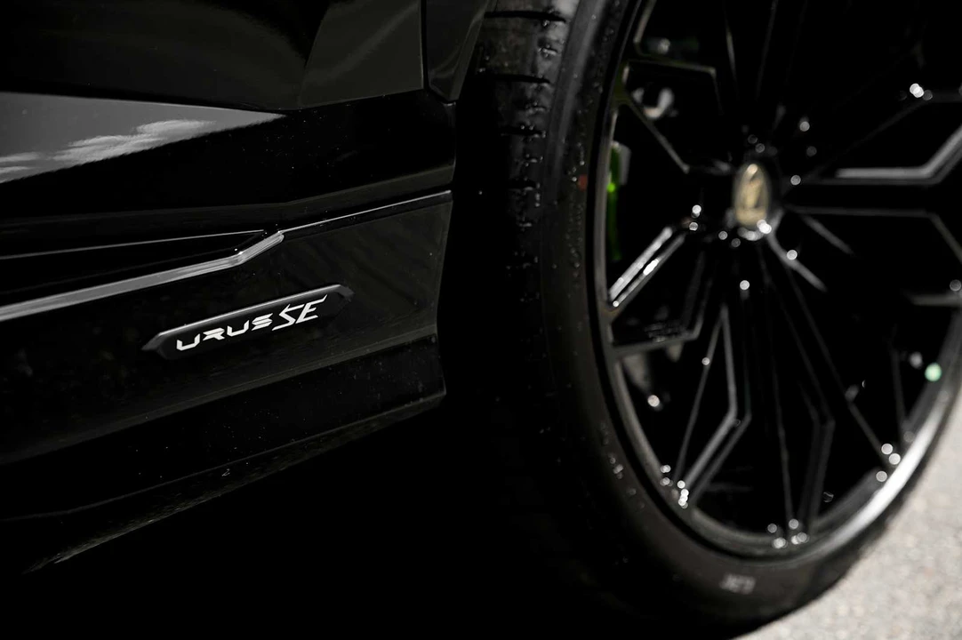 2026 Lamborghini Urus SE - Image 15 of 31