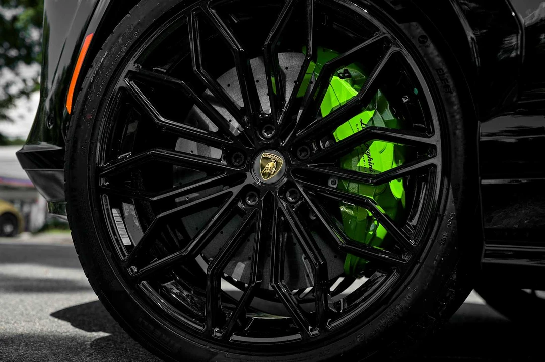 2026 Lamborghini Urus SE - Image 16 of 31