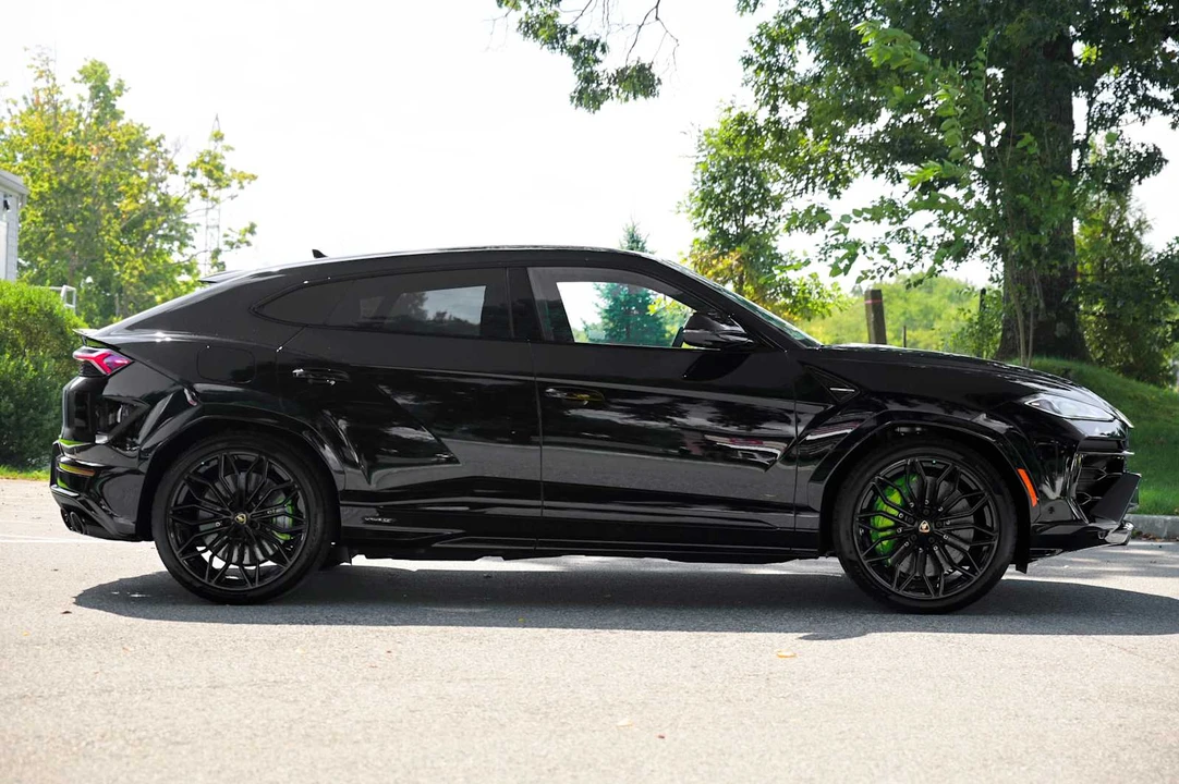 2026 Lamborghini Urus SE - Image 9 of 31