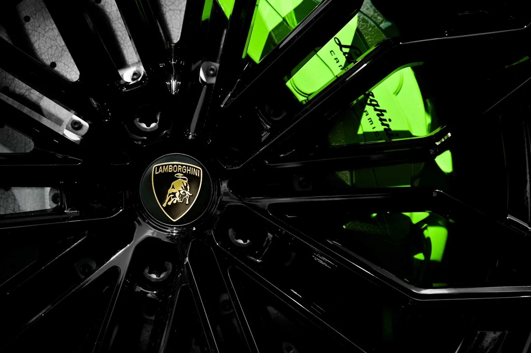 2026 Lamborghini Urus SE - Image 17 of 31
