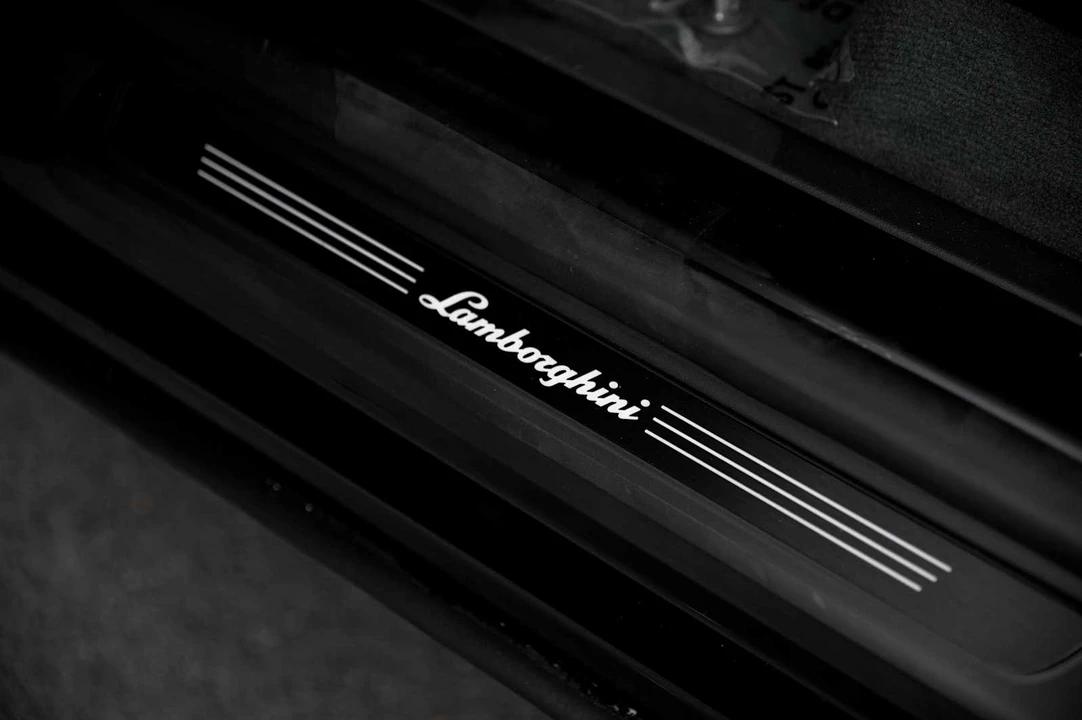 2026 Lamborghini Urus SE - Image 25 of 31