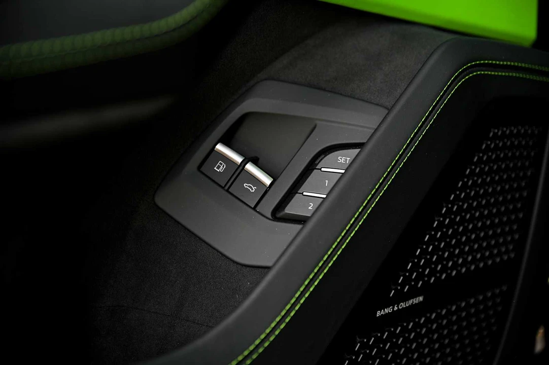 2026 Lamborghini Urus SE - Image 24 of 31