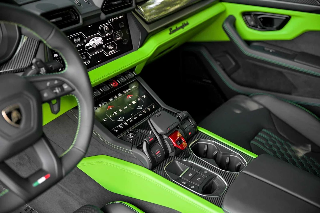 2026 Lamborghini Urus SE - Image 26 of 31