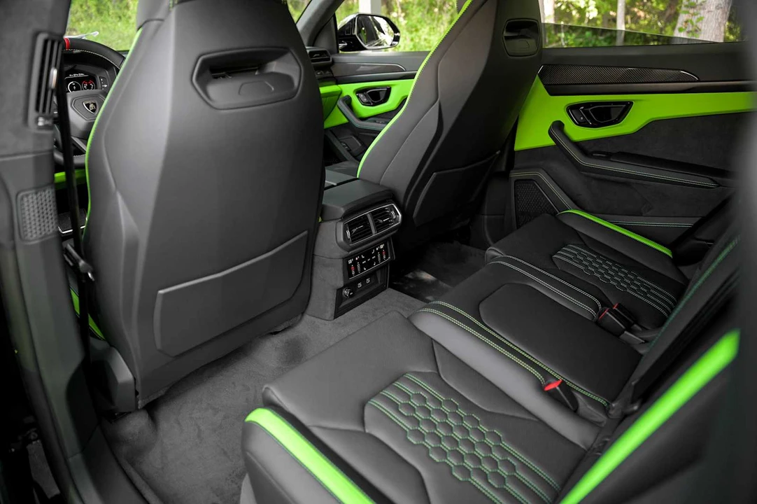 2026 Lamborghini Urus SE - Image 30 of 31