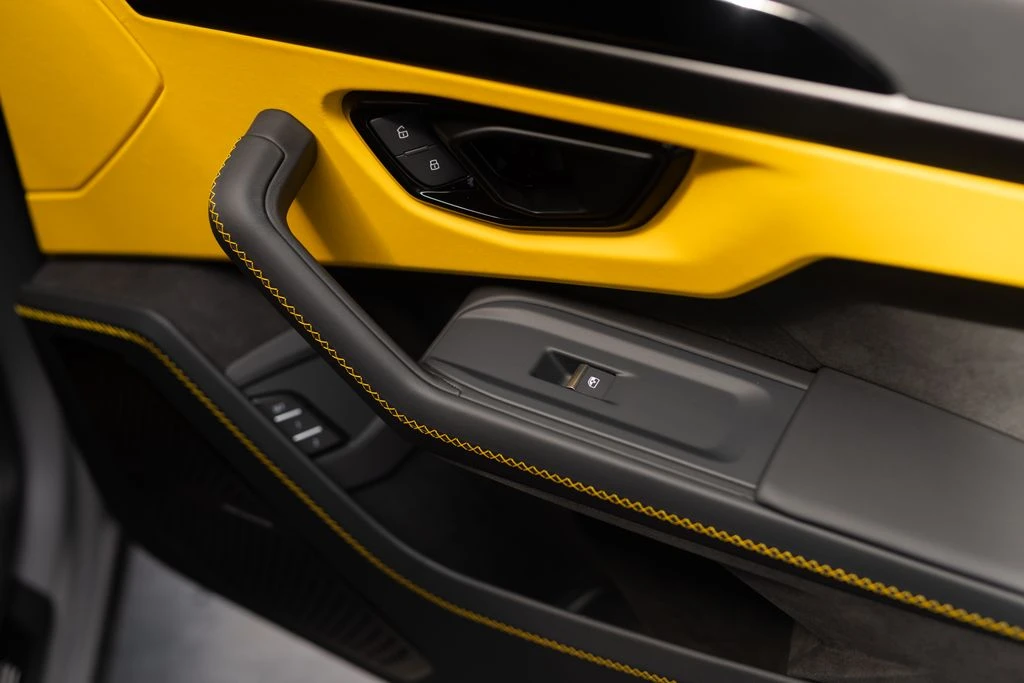 2026 Lamborghini Urus SE - Image 31 of 31