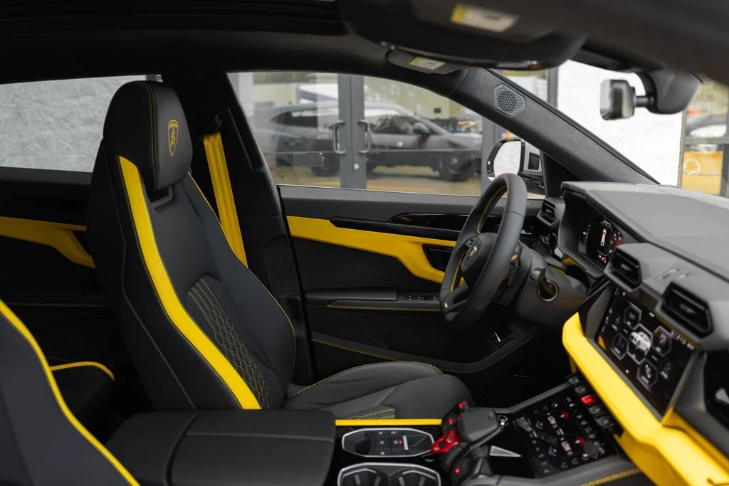 2026 Lamborghini Urus SE - Image 18 of 31