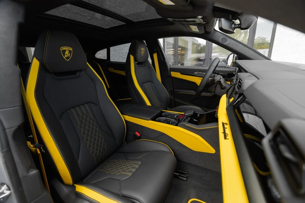 2026 Lamborghini Urus SE - Image 19 of 31