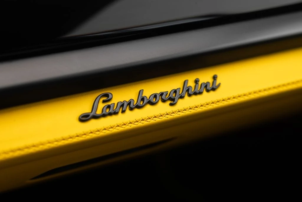 2026 Lamborghini Urus SE - Image 27 of 31