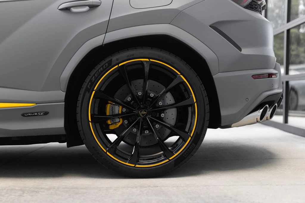 2026 Lamborghini Urus SE - Image 16 of 31