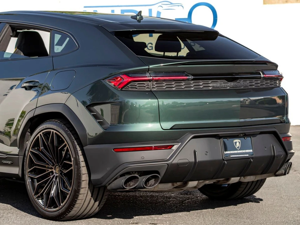 2026 Lamborghini Urus SE - Image 10 of 21