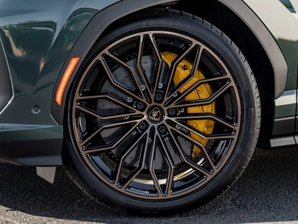 2026 Lamborghini Urus SE - Image 11 of 21