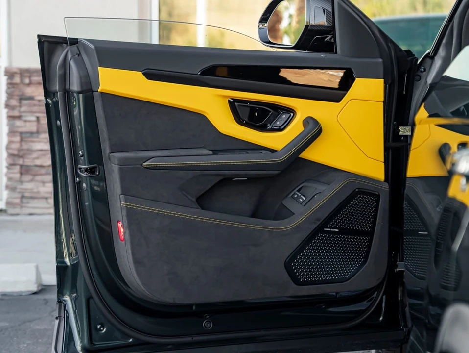 2026 Lamborghini Urus SE - Image 12 of 21