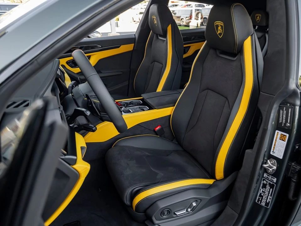 2026 Lamborghini Urus SE - Image 13 of 21