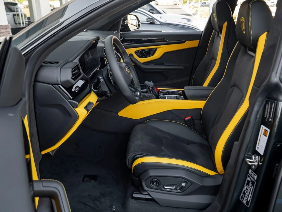2026 Lamborghini Urus SE - Image 14 of 21