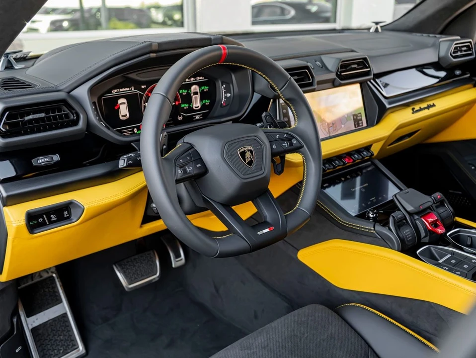 2026 Lamborghini Urus SE - Image 16 of 21